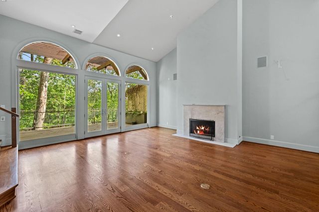 16 Pine Briar Circle, Houston, TX 77056