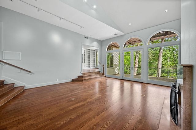 16 Pine Briar Circle, Houston, TX 77056