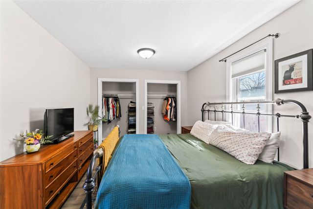 213 N 15th Avenue W, Newton, IA 50208