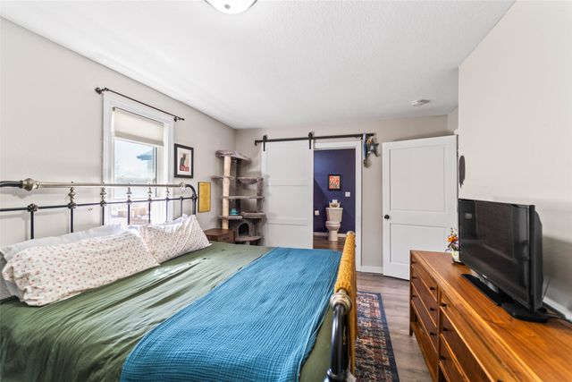 213 N 15th Avenue W, Newton, IA 50208