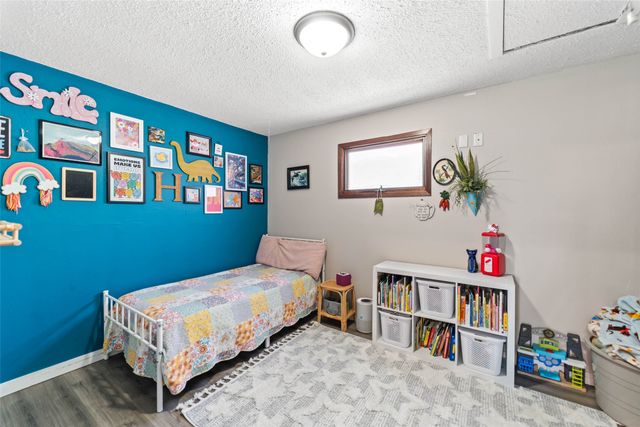 213 N 15th Avenue W, Newton, IA 50208