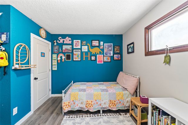 213 N 15th Avenue W, Newton, IA 50208