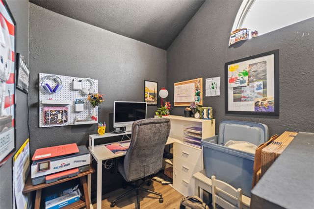 213 N 15th Avenue W, Newton, IA 50208