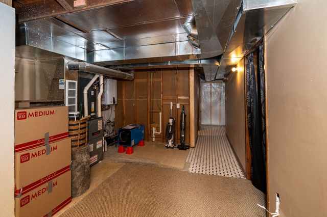 213 N 15th Avenue W, Newton, IA 50208