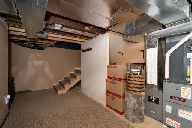 213 N 15th Avenue W, Newton, IA 50208