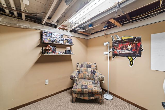 213 N 15th Avenue W, Newton, IA 50208