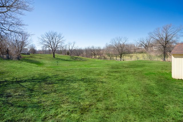 213 N 15th Avenue W, Newton, IA 50208