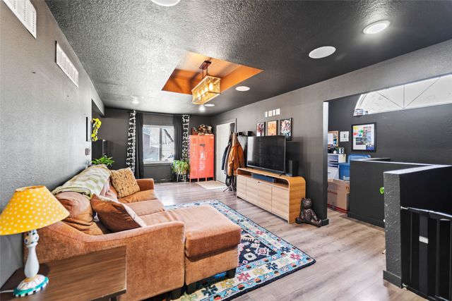 213 N 15th Avenue W, Newton, IA 50208