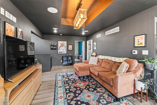 213 N 15th Avenue W, Newton, IA 50208