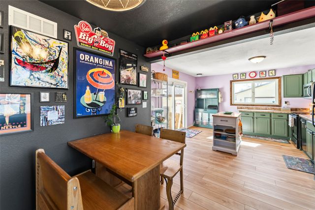 213 N 15th Avenue W, Newton, IA 50208