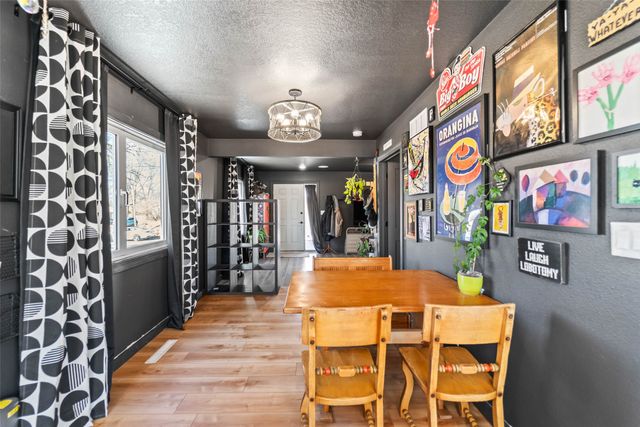 213 N 15th Avenue W, Newton, IA 50208