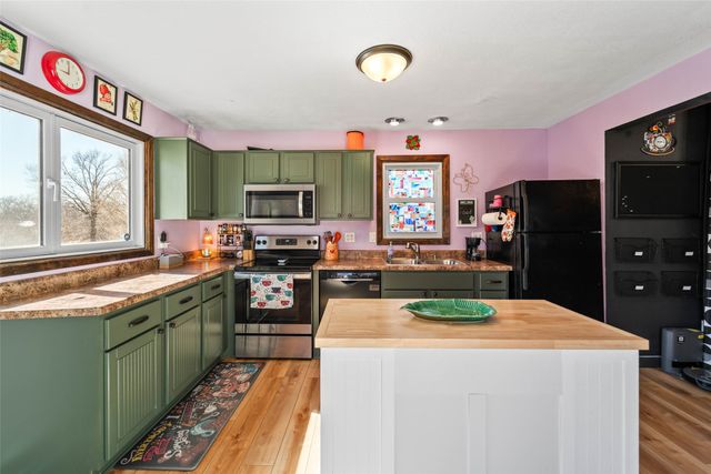 213 N 15th Avenue W, Newton, IA 50208