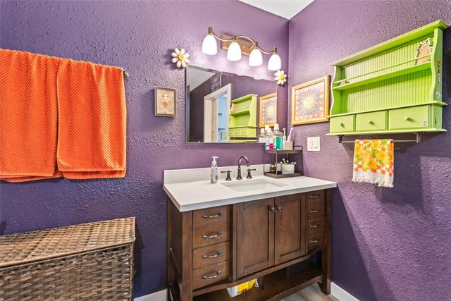 213 N 15th Avenue W, Newton, IA 50208