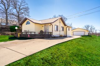 213 N 15th Avenue W, Newton, IA 50208