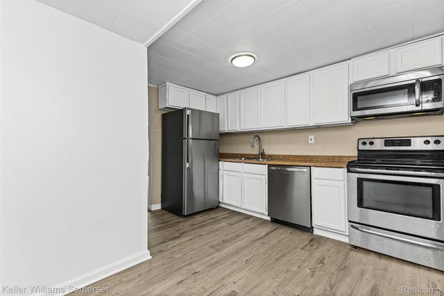 26322 Delton Street, Madison Heights, MI 48071
