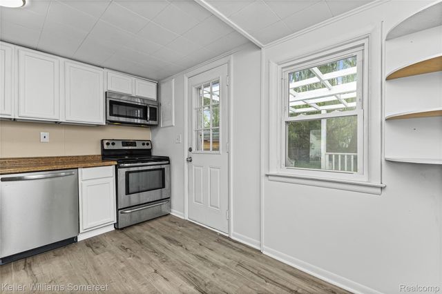 26322 Delton Street, Madison Heights, MI 48071