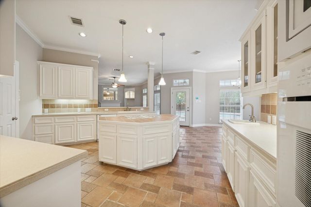 304 Scenic View, Friendswood, TX 77546