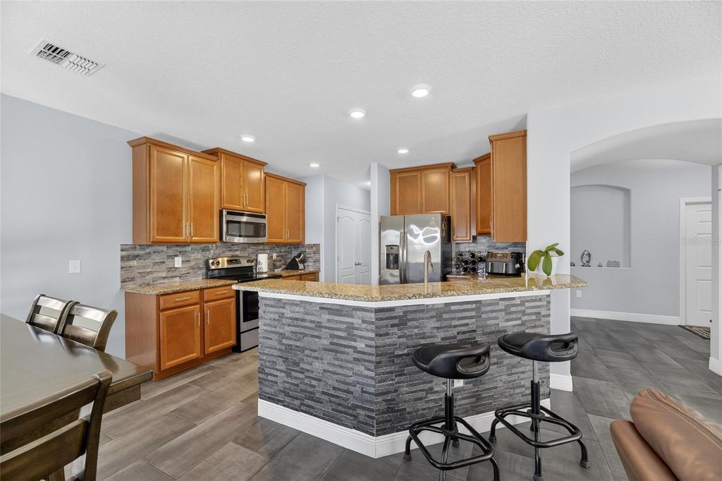 Image 11 of property listing at 1504 TRAILWATER STREET, Ruskin, FL 33570