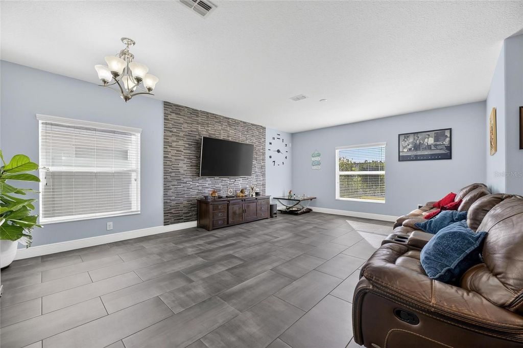 Image 6 of property listing at 1504 TRAILWATER STREET, Ruskin, FL 33570