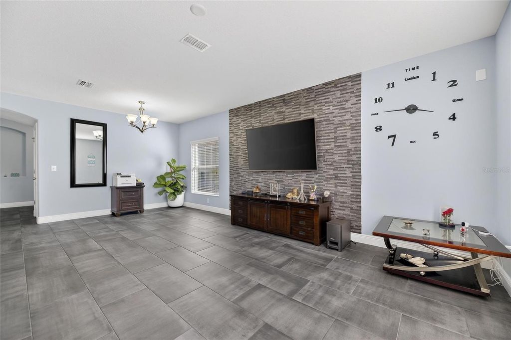 Image 7 of property listing at 1504 TRAILWATER STREET, Ruskin, FL 33570