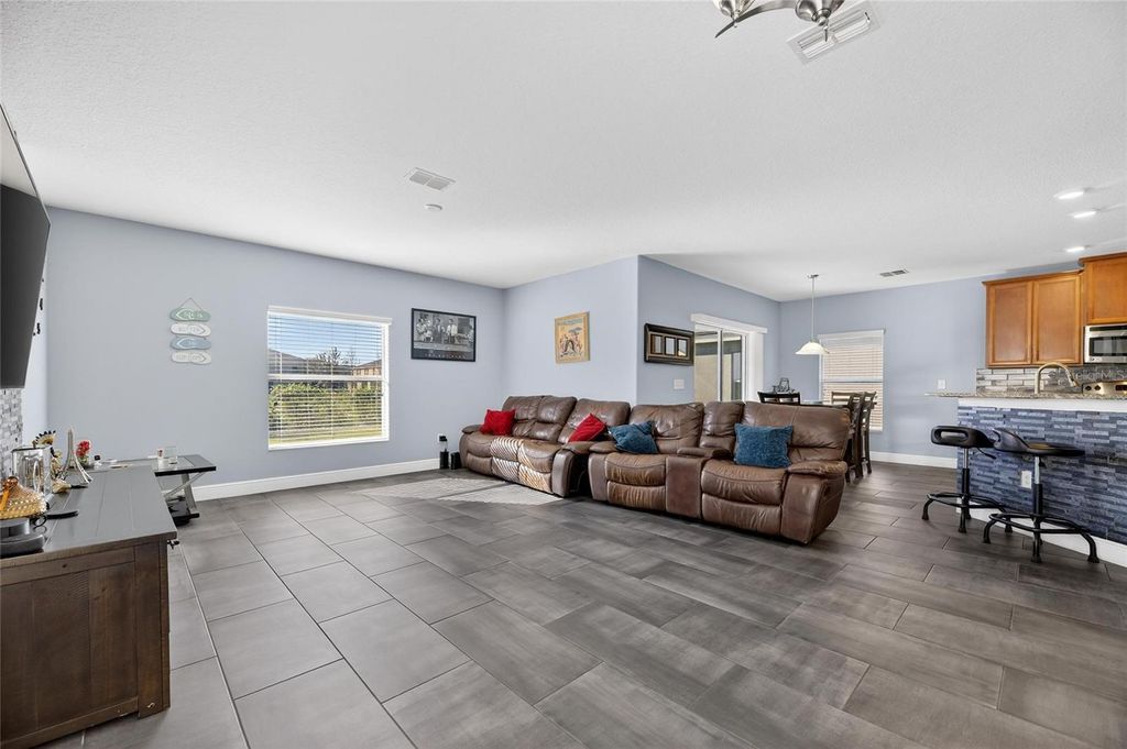 Image 9 of property listing at 1504 TRAILWATER STREET, Ruskin, FL 33570