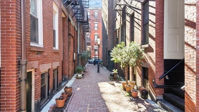6 Goodwin Place 4, Boston, MA 02114