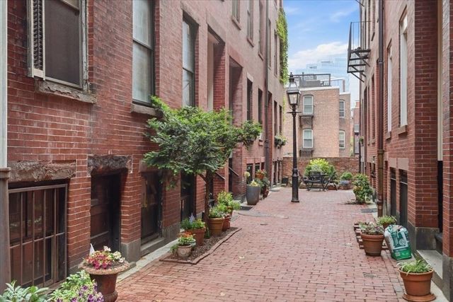 6 Goodwin Place 4, Boston, MA 02114