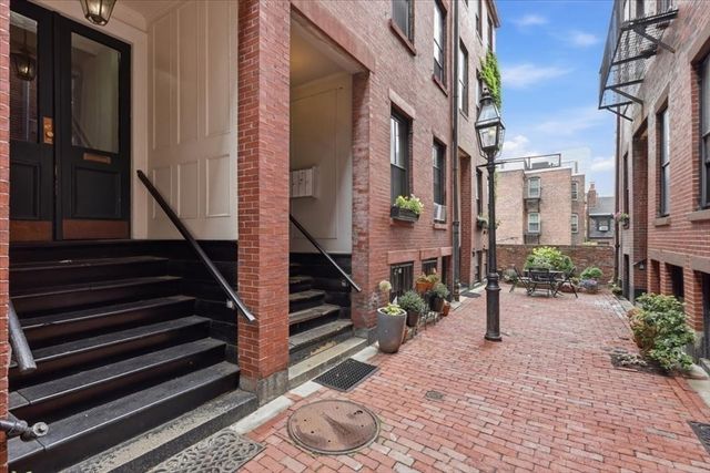 6 Goodwin Place 4, Boston, MA 02114