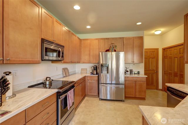 71 E Madrona Lane, Union, WA 98592