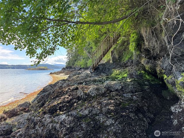 260 Grey Havens Loop, Orcas Island, WA 98280