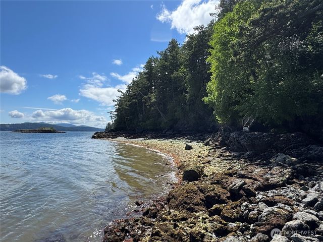 260 Grey Havens Loop, Orcas Island, WA 98280