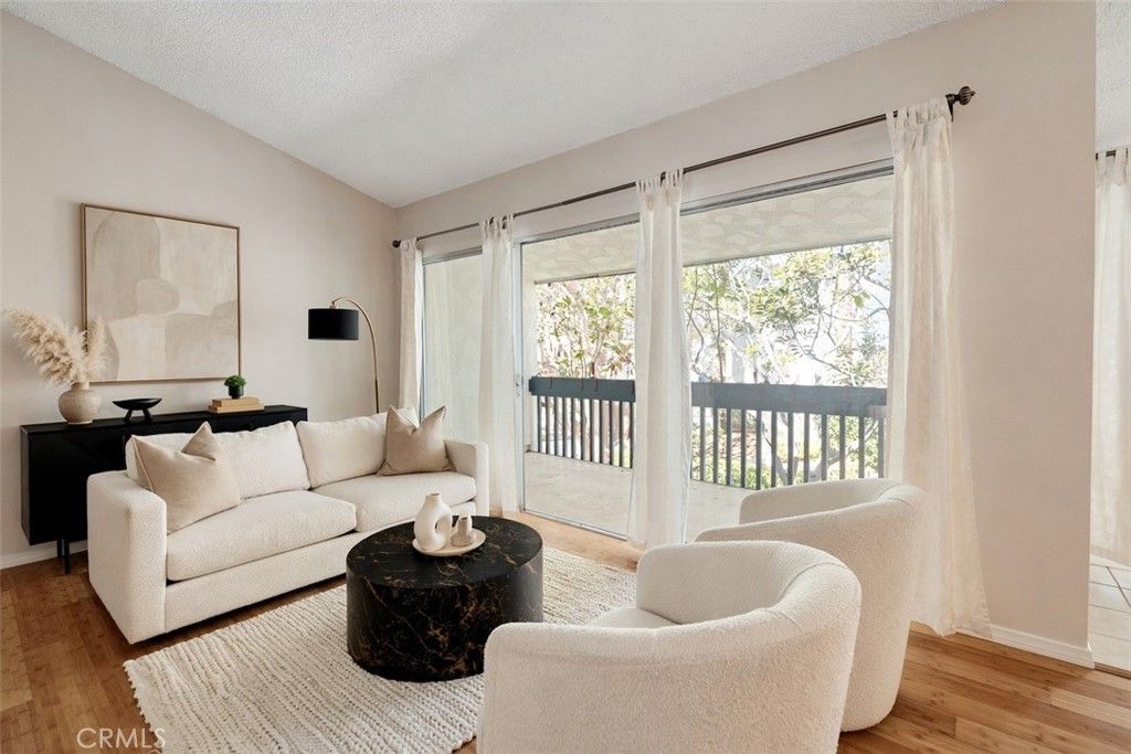 902 Camino Real 204, Redondo Beach, CA 90277 — photo 3