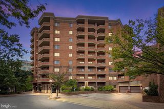 1050 N Stuart St Apt 617, Arlington, VA 22201