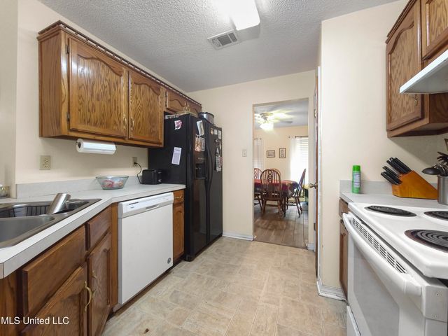 1508 Deer Street, Ocean Springs, MS 39564