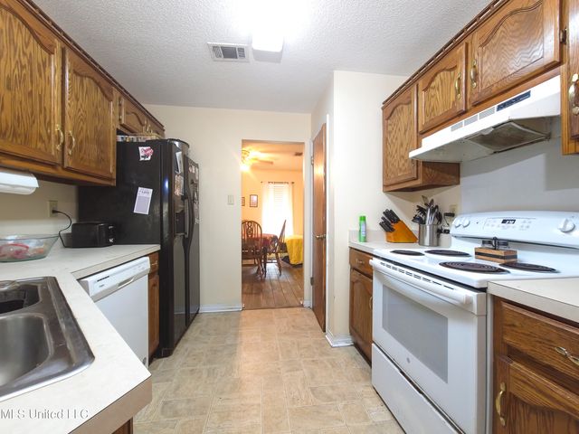 1508 Deer Street, Ocean Springs, MS 39564