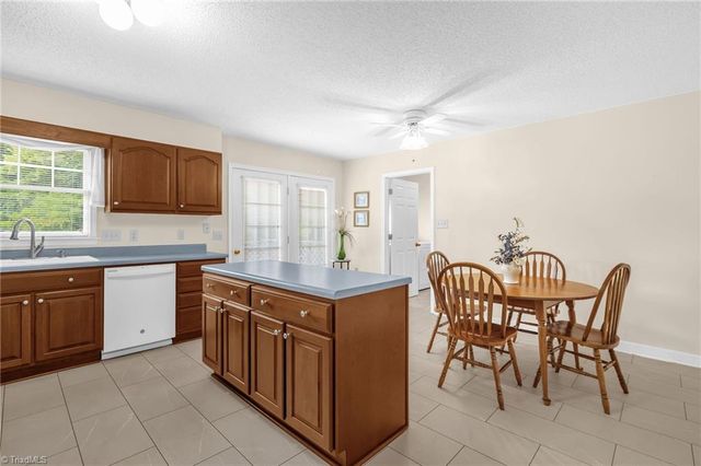 254 Peace Haven Road, Winston-salem, NC 27104
