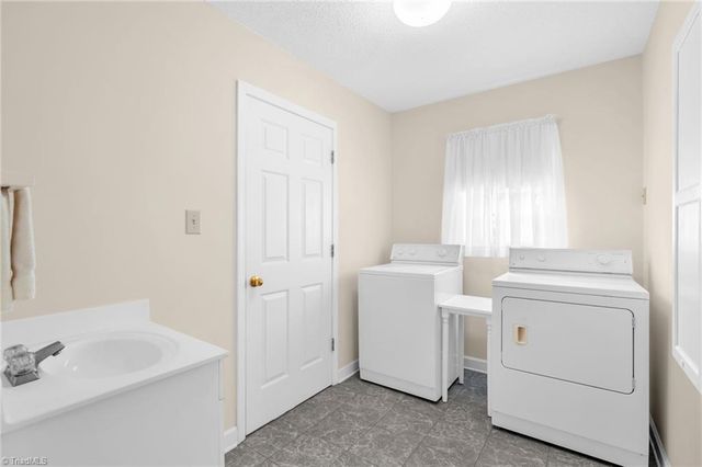 254 Peace Haven Road, Winston-salem, NC 27104