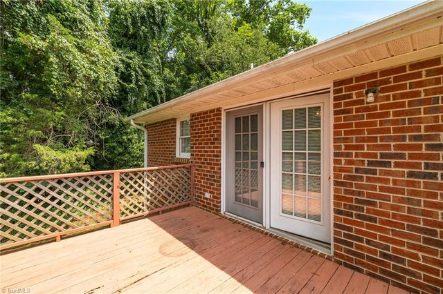 254 Peace Haven Road, Winston-salem, NC 27104