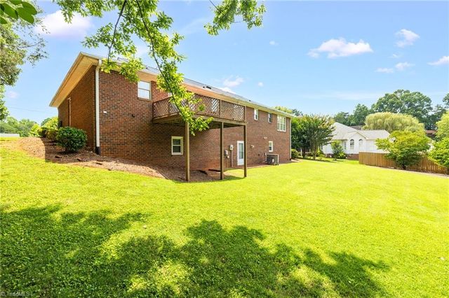 254 Peace Haven Road, Winston-salem, NC 27104