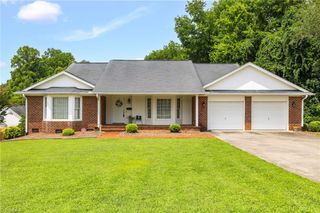 254 Peace Haven Road, Winston-salem, NC 27104