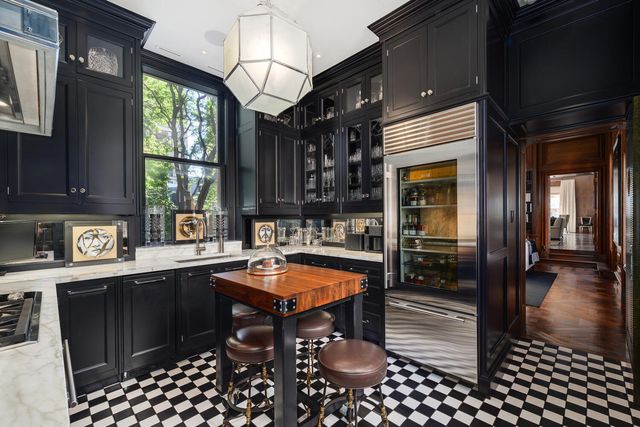 1500 N Astor Street 6, Chicago, IL 60610