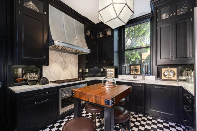 1500 N Astor Street 6, Chicago, IL 60610