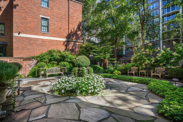 1500 N Astor Street 6, Chicago, IL 60610