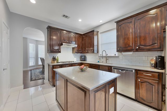 1114 Wynnewood Drive, Glenn Heights, TX 75154