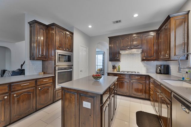 1114 Wynnewood Drive, Glenn Heights, TX 75154