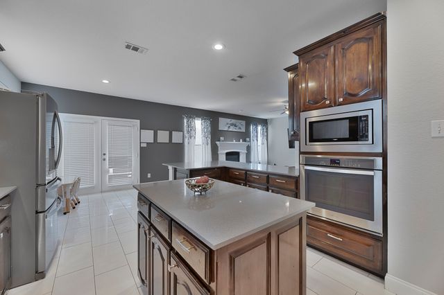1114 Wynnewood Drive, Glenn Heights, TX 75154