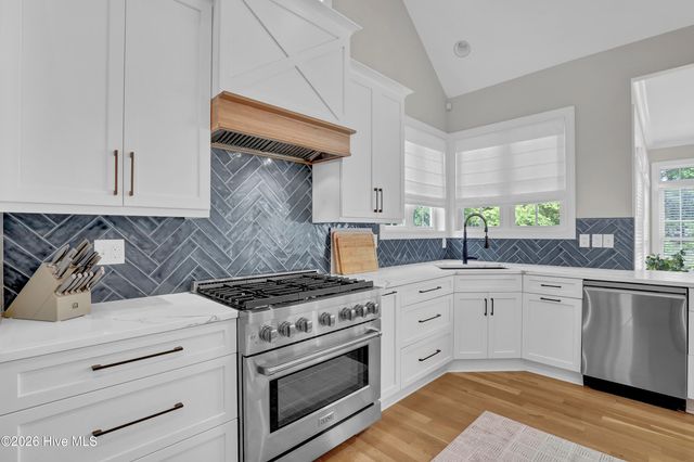 211 Bates Retreat, Hampstead, NC 28443