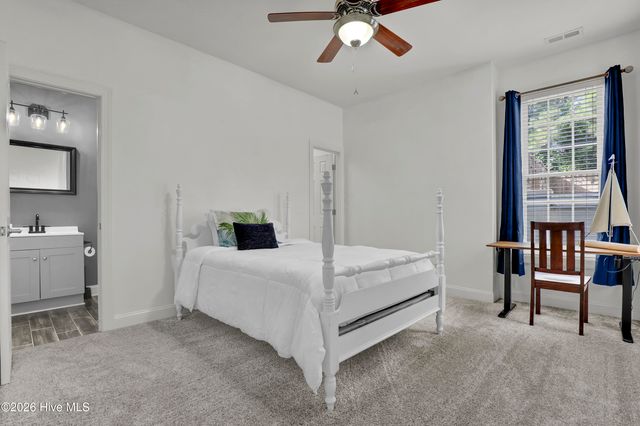 211 Bates Retreat, Hampstead, NC 28443