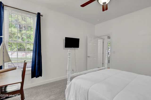 211 Bates Retreat, Hampstead, NC 28443