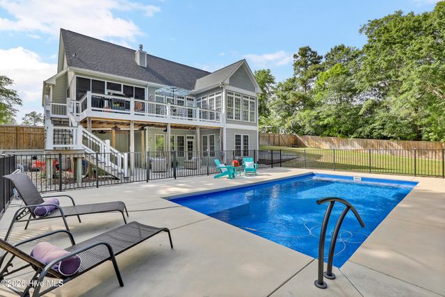 211 Bates Retreat, Hampstead, NC 28443